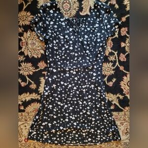 Flowy Short Sleeve Old Navy Fit & Flare V-Neck Dress Black & White Floral Size S